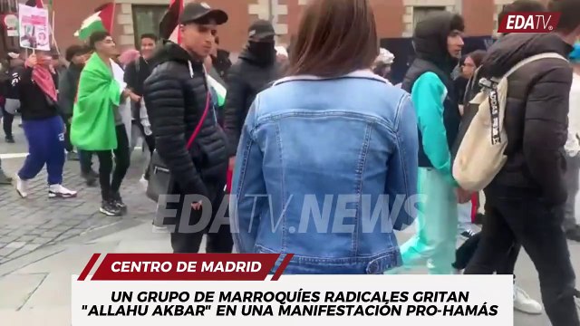 Un grupo de marroquíes radicales gritan Allahu Akbar en una manifestación pro-Hamás