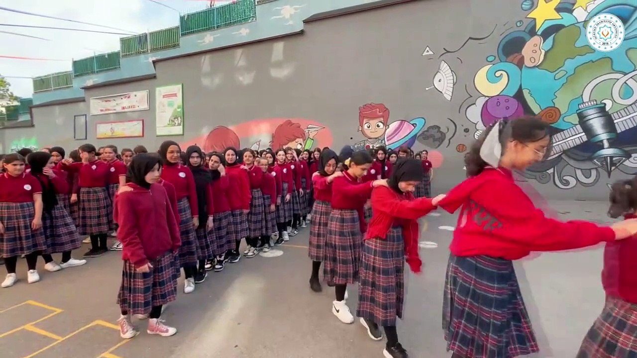 İmam hatip öğrencilerinden tüyleri diken diken eden 100. yıl etkinliği