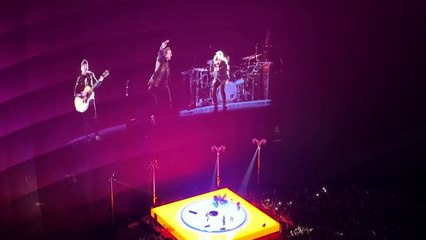 Lady Gaga apareció de sorpresa en un show de U2 y emocionó a los fans