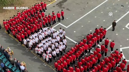 İstanbul'da 600 öğrenciyle "100. yıl" yazılarak Cumhuriyet kutlandı