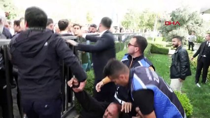 Les propriétaires de minibus de taxi 8+1 ont manifesté lors de la réunion de l'UKOME