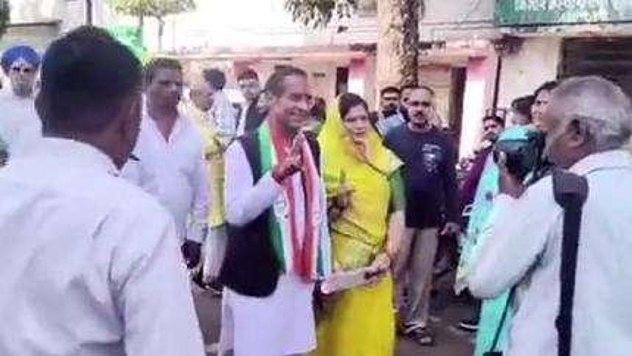 भोपाल: हूटर लगी गाड़ी से नामांकन दाखिल करने पहुंचे रविंद्र साहू झूमरवाला