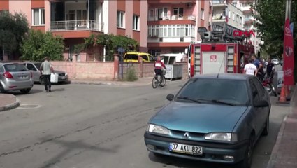 Evinden tahliye edilen adam üzerine benzin döküp kendini yakmaya kalkıştı