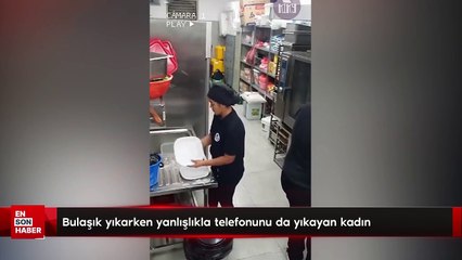Bulaşık yıkarken yanlışlıkla telefonunu da yıkayan kadın