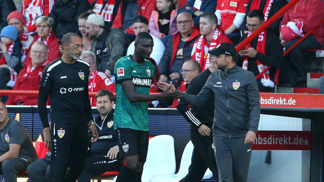 Hoeneß erlaubt sich Scherz mit Guirassy: "Du hast auch nicht aufgepasst"