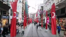 Taksim yüzüncü yıla özel Türk bayraklarıyla donatıldı