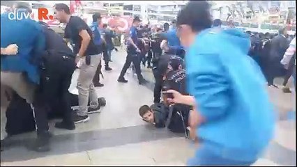 Asansör eylemi yapan öğrencilere darp ve ters kelepçe: