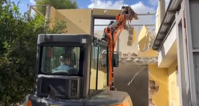 Aversa (CE) - Demolito immobile occupato abusivamente da un pregiudicato (26.10.23)