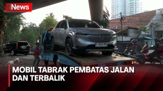 Hilang Kendali, Mobil Tabrak Pembatas Jalan dan Terbalik di Jakarta Selatan