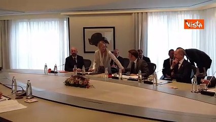 Consiglio Ue, Meloni incontra Scholz e Macron per un trilaterale sul Kosovo