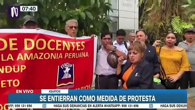 Docentes universitarios terminan enterrados durante huelga en Iquitos.