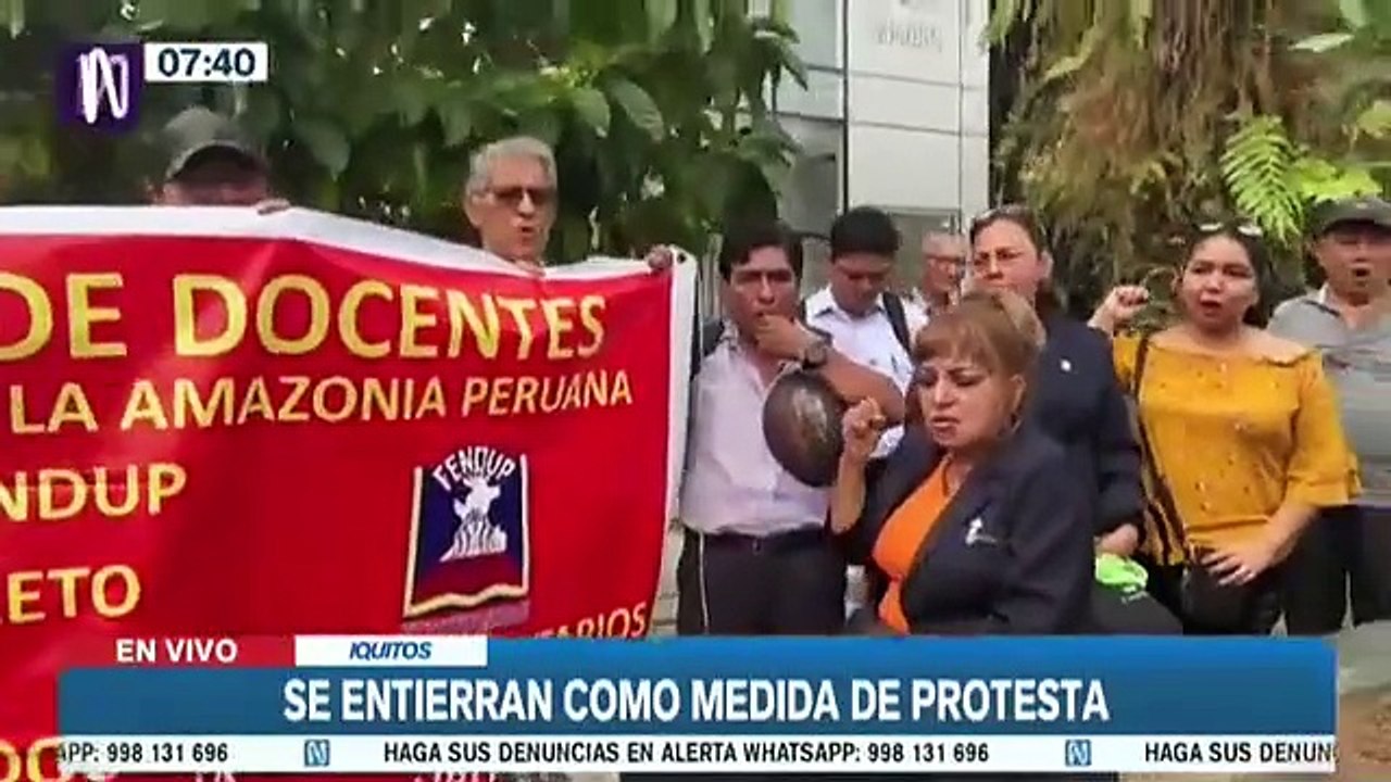 Docentes universitarios terminan enterrados durante huelga en Iquitos.