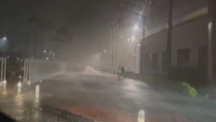 멕시코 휴양지에 강력 허리케인 덮쳐 27명 사망 / YTN