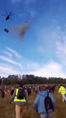 Il jette un million en billet depuis un hélicoptère en Republique Tchèque