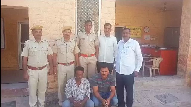 शराब दुकान में क्रिकेट सट्टा, सैन्यकर्मी व बुकी गिरफ्तार, 4.57 लाख रुपए जब्त