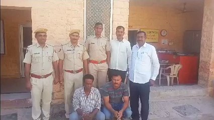 शराब दुकान में क्रिकेट सट्टा, सैन्यकर्मी व बुकी गिरफ्तार, 4.57 लाख रुपए जब्त