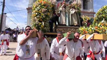 Conoce la historia de Rafael, cargador en las fiestas Josefinas desde hace más de 30 años