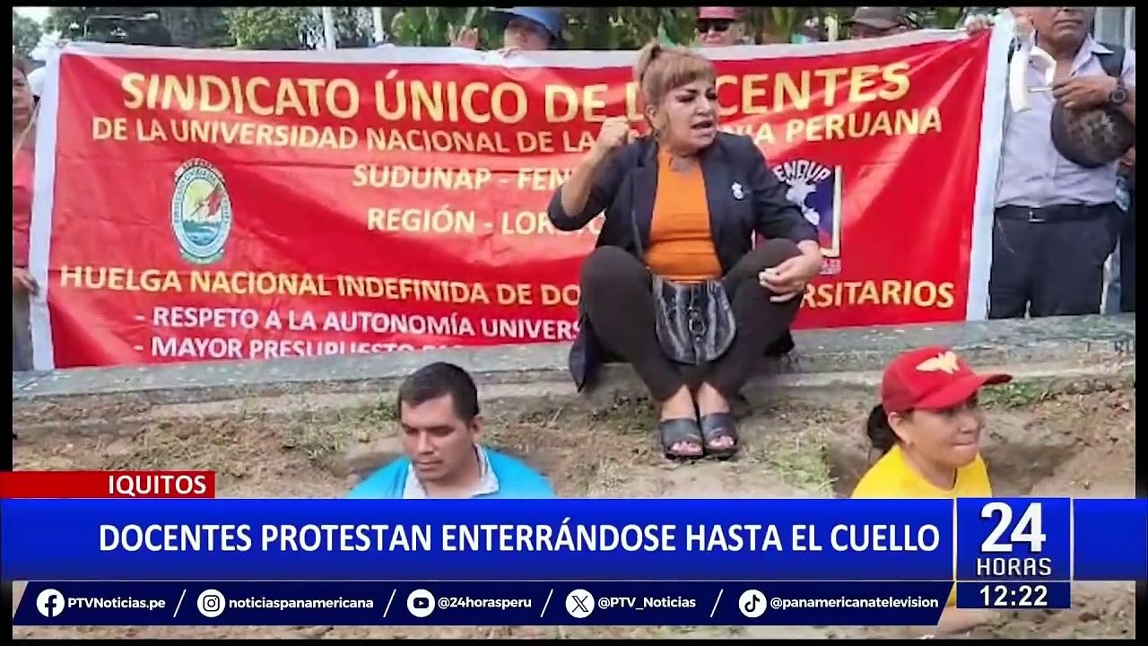 Iquitos: docentes se entierran hasta el cuello como medida de protesta