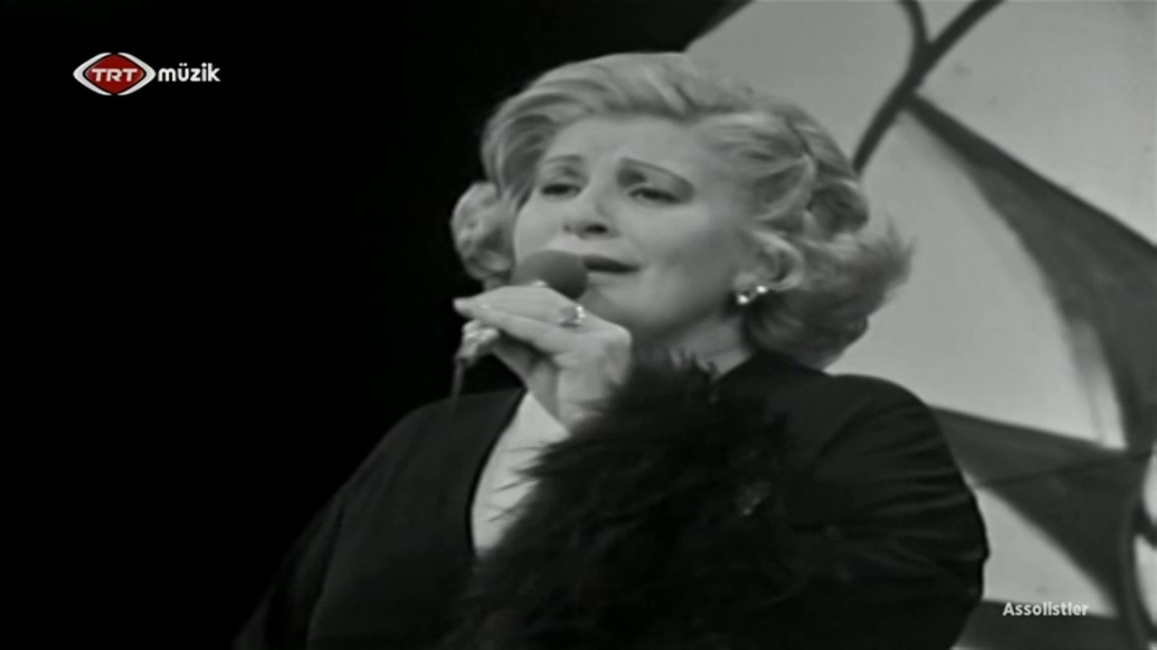 Perihan Altındağ Sözeri / Sazlar çalınır Çamlıca'nın bahçelerinde