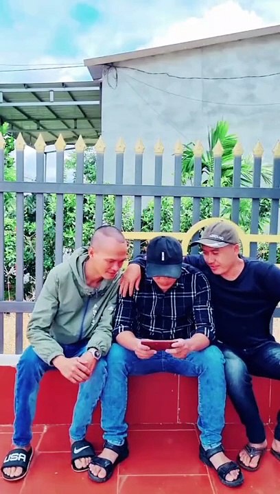 temporary actions of playful young people
