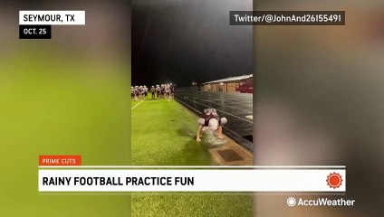 Texas football players make the most of rainy weather