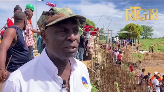 Rivyè Masak.- Ex. Senatè Jacques Sauveur Jean pote yon ponp 12 pous pou retire dlo nan tèt kanal la.