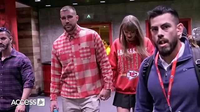 Taylor Swift & Travis Kelce HOLD HANDS While Leaving Chiefs Game
