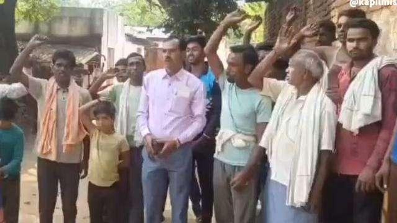 शिवपुरी: मासूम के लिए हक की लड़ाई, गांव ने किया मतदान का बहिष्कार