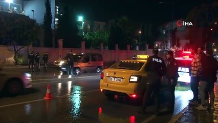 Polis, İzmir'de pazar yerlerine ve sokaklara gece denetimi gerçekleştirdi