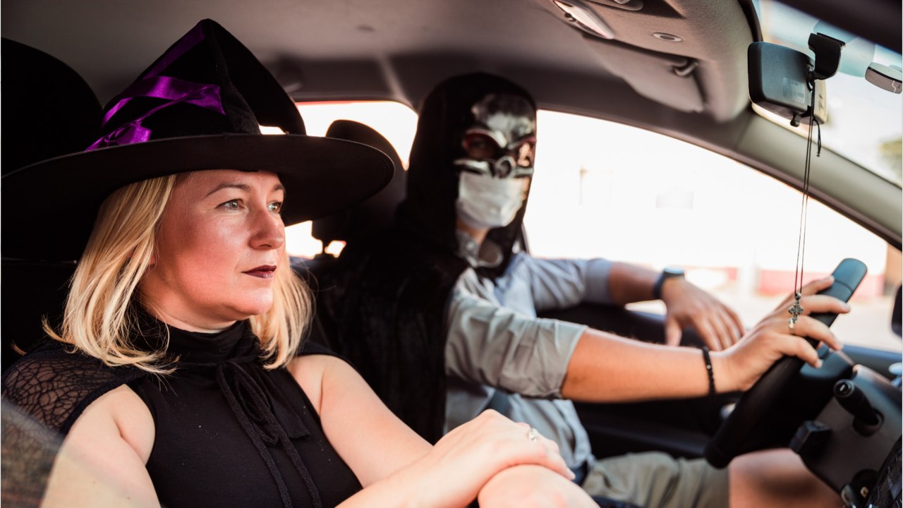 Halloween: darf ich im kostüm auto fahren?