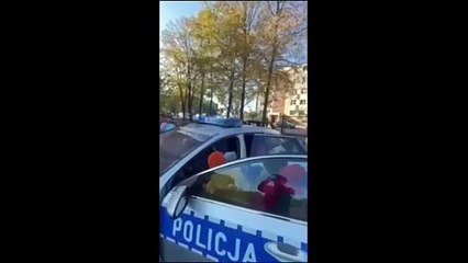 Tomaszowska drogówka uświadamia przedszkolaków