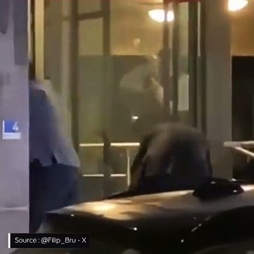 Belgique: L’homme politique néerlandais Thierry Baudet a été violemment frappé hier soir à Gand par un homme avant de donner une conférence - Regardez