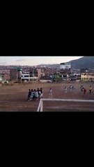 Jóvenes celebran en discoteca con toro que ganaron en un partido de fútbol