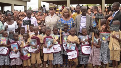 L'association Awalé Adonkoi-Fontenay fait dons de kits scolaires aux élèves d'Andokoi pour la rentrée académique 2023-2024