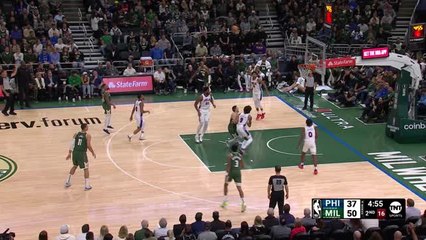 Tải video: Giannis and Lillard share the spotlight in Bucks opener