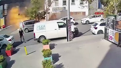 Bağcılar'da iş yerinde patlama anı kamerada