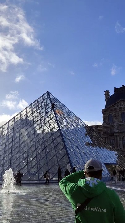 Des militants du collectif écologiste Dernière...