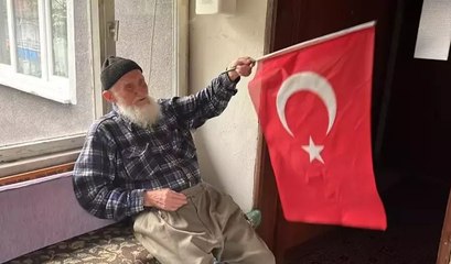 Recep Dede 100 yaşında... Cumhuriyet'le aynı yaşta olmanın mutluluğunu yaşıyor