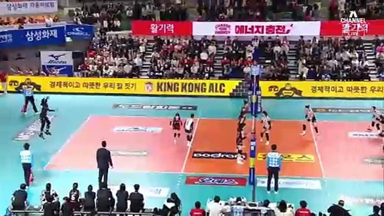 김연경 꺾은 히잡 공격수 ‘메가’…정관장, 흥국생명에 역전승