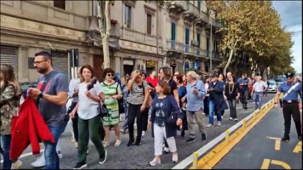 Il comitato "fuori pista" in duecento protestano