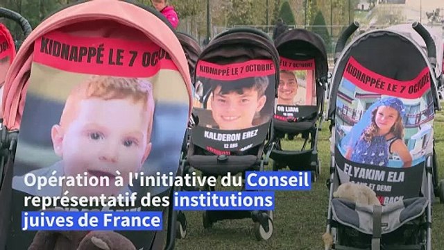 Otages du Hamas: 30 poussettes vides devant la tour Eiffel pour la libération des enfants