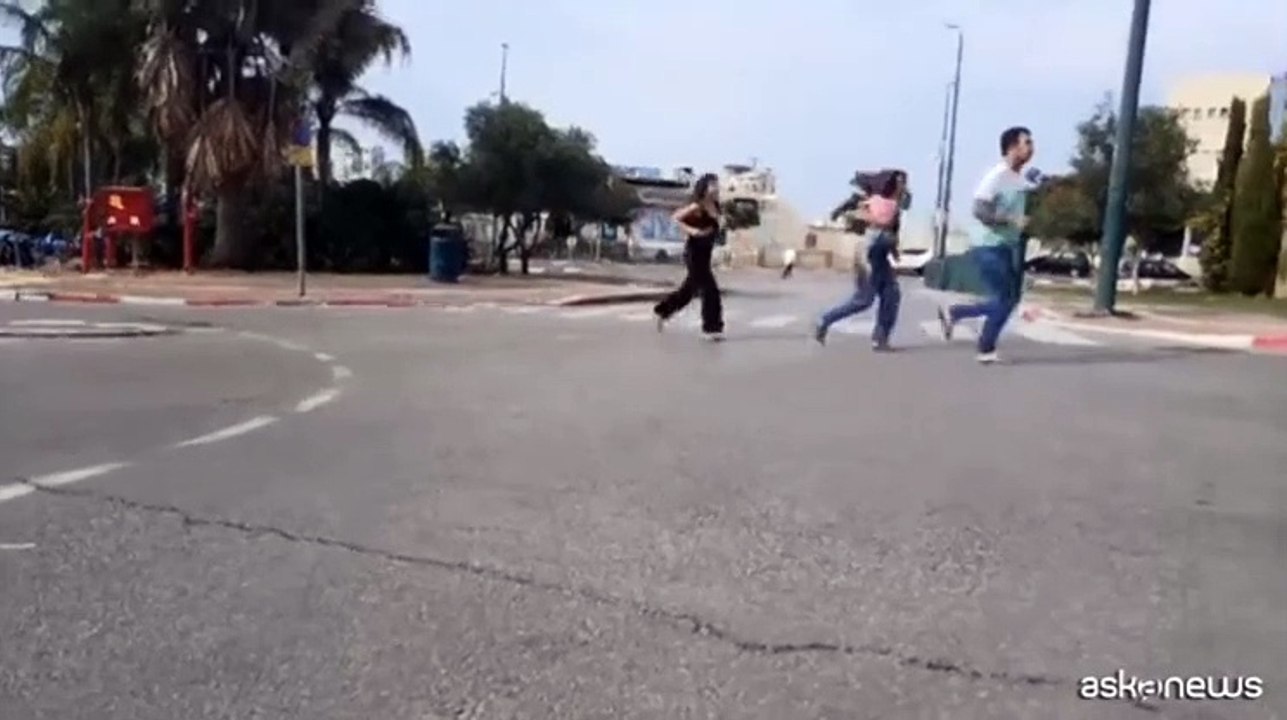Sirene d'allarme a Tel Aviv, i residenti si mettono in fuga