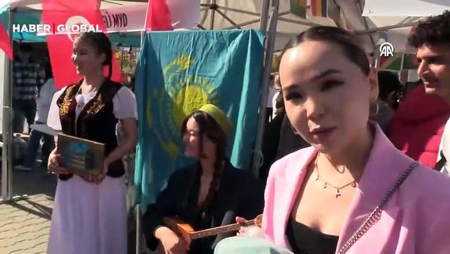 Bilim Şenliği'nde uluslararası öğrenciler halk danslarını sergiledi: Kazakistan, Sudan ve Gabon'dan geldiler