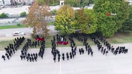 240 lise öğrencisi "100. Yıl" yazıp Türk bayrağı açtı