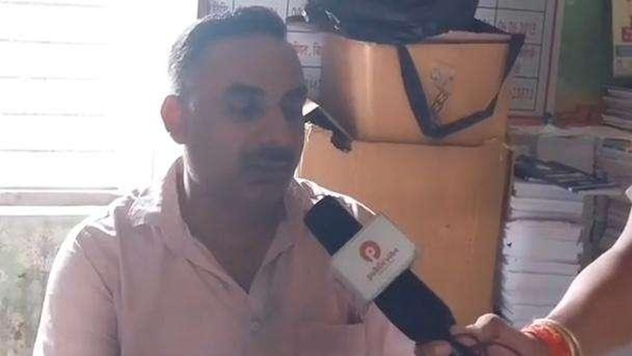 अररिया: जर्जर भवन में चल रहा कार्यालय, बड़ी दुर्घटना को आमंत्रण, सुनिए क्या बोले कर्मी