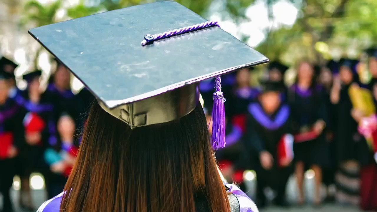 Attention Recent College Grads! Build Up Your Credit History With These Tips and Tricks