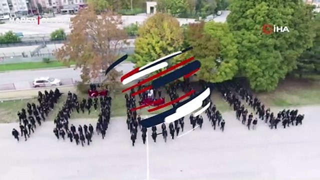 Koreografi güzel görüntüler oluşturdu... 240 lise öğrencisi “100. Yıl” yazıp Türk bayrağı açtı