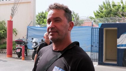 شاهد: في إسرائيل .. متطوعون مدنيون يتسلمون أسلحة في عسقلان للدفاع عن المدينة إذا هاجتمها حماس