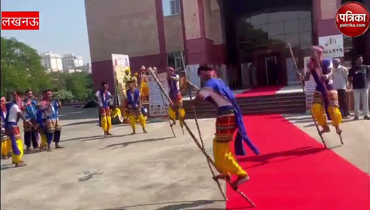 मुख्यमंत्री बोले - यूपी में प्रदूषण की जगह आय का स्रोत बनेगी पराली