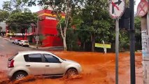 Rompimento de adutora causa alagamento em avenida do Barreiro